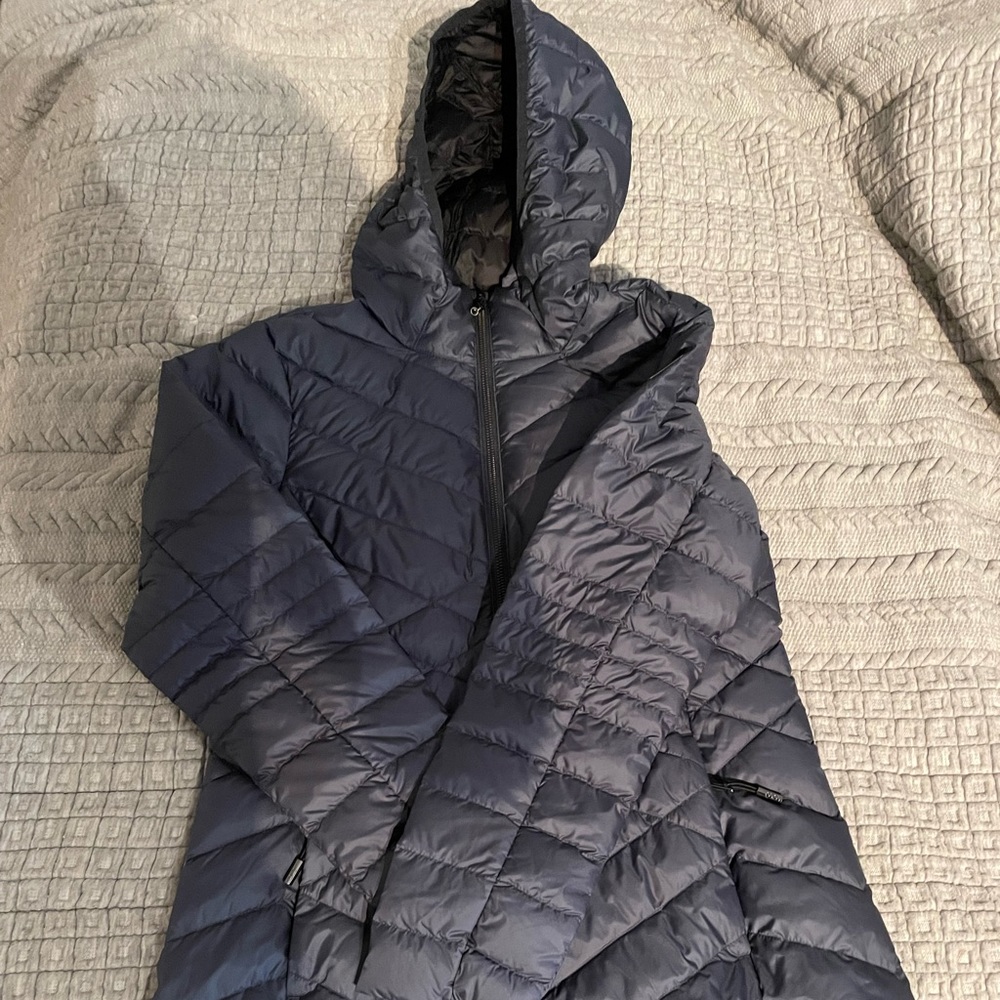 Lole new w/o tags navy light weight puffy jacket, hits mid thigh